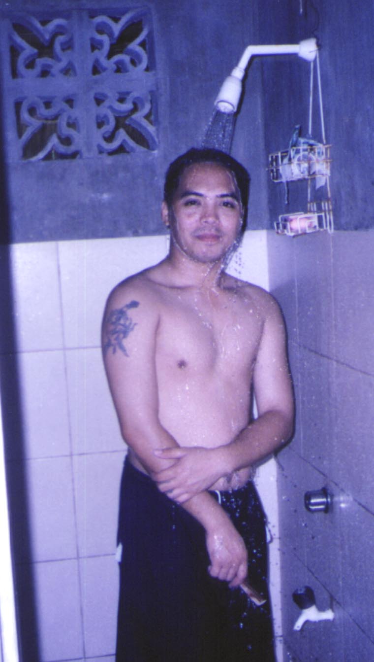 renshower.jpg (106269 bytes)